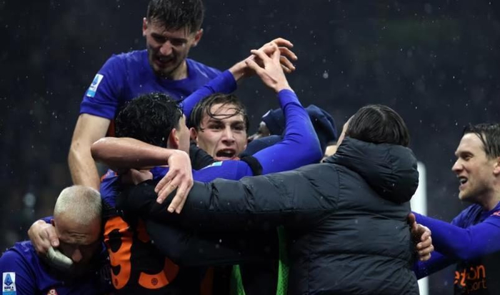 开云体育下载-让二追六！国米本赛季首场逆转，齐沃临场调整提升但问题仍没解决|国际米兰|比萨|迪马尔科|蓝黑军团|ac米兰_新浪新闻